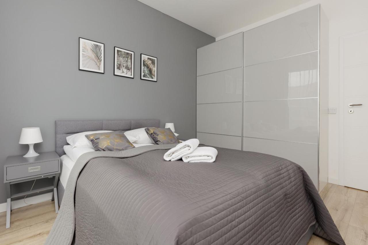 Cozy Apartments With Parking In The 19Th District By Noclegi Renters Warsaw Exterior photo