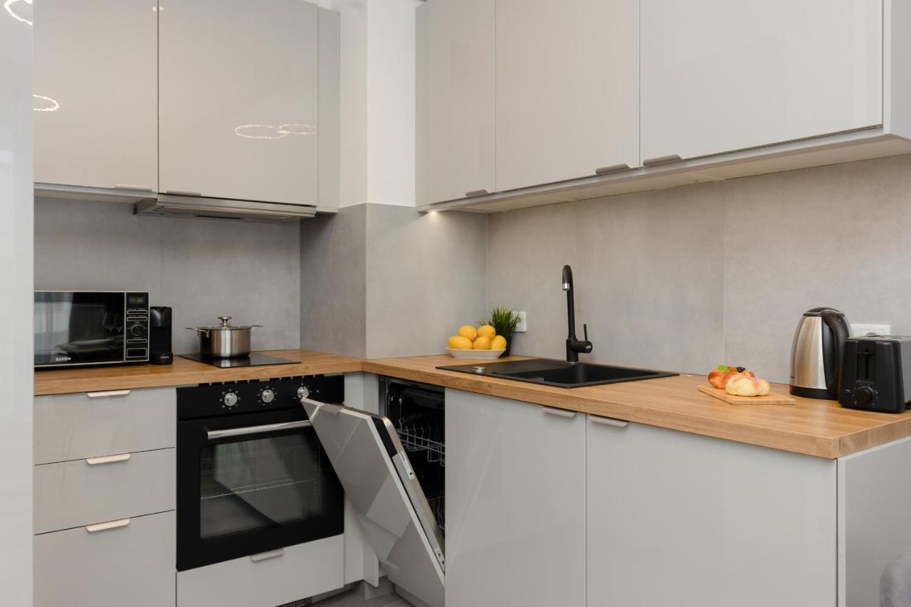Cozy Apartments With Parking In The 19Th District By Noclegi Renters Warsaw Exterior photo