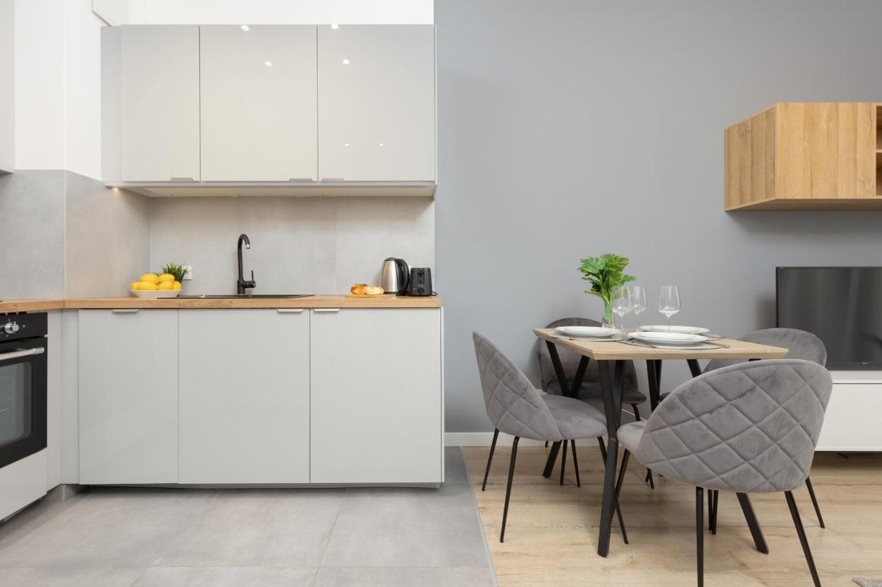 Cozy Apartments With Parking In The 19Th District By Noclegi Renters Warsaw Exterior photo
