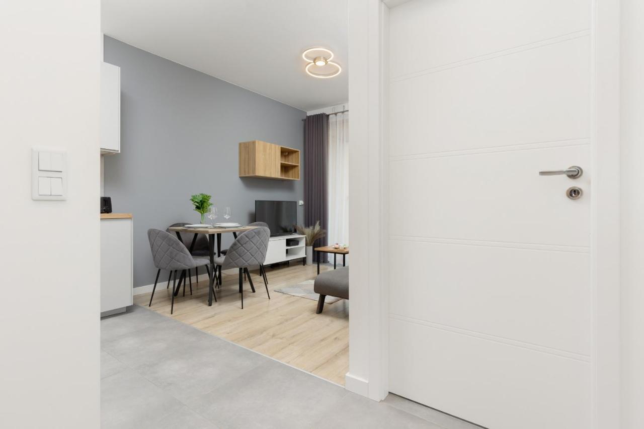 Cozy Apartments With Parking In The 19Th District By Noclegi Renters Warsaw Exterior photo